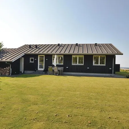 Four-bedroom Holiday In * Mesinge